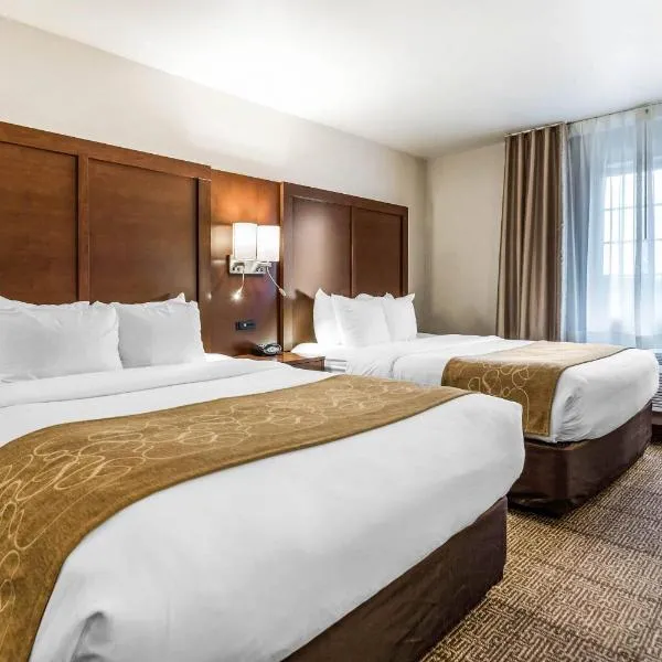 Comfort Suites at Par 4 Resort、Waupacaのホテル