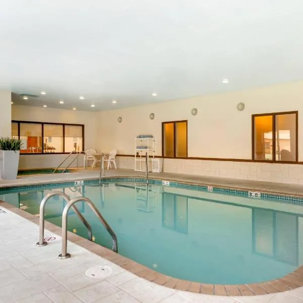 Comfort Inn & Suites Green Bay Stadium Area: Green Bay şehrinde bir otel