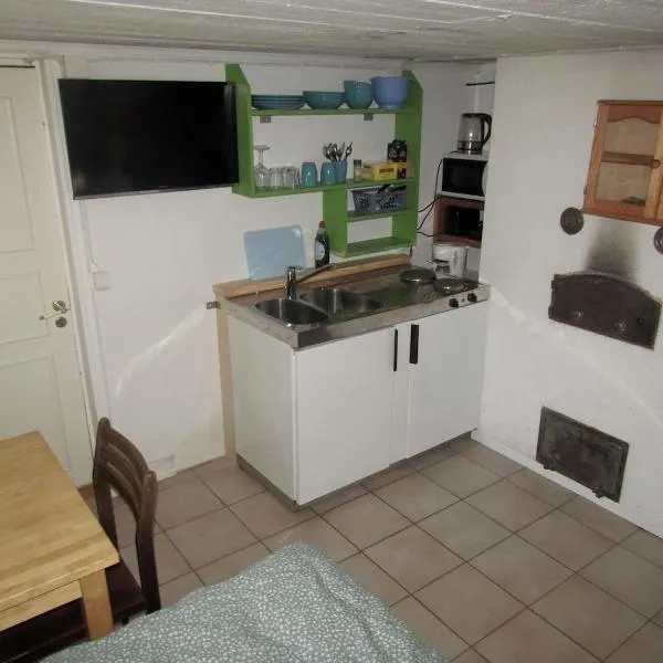 Sundqvistens basement, hotel v mestu Emkarby
