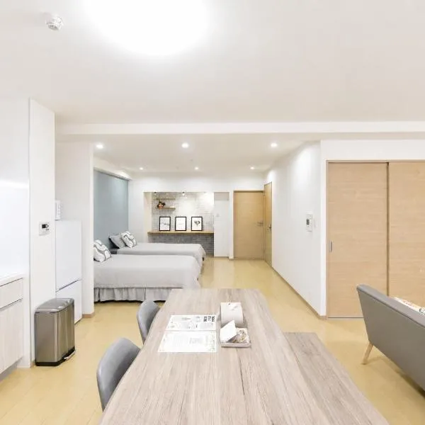 Room 402 Spacious 2LDK 80sqm Near Namba Family and Long Stay, hotel di Osaka