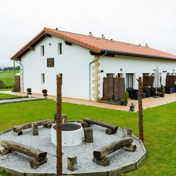 Apartamentos Las Secuoyas, hotel di Ayuela