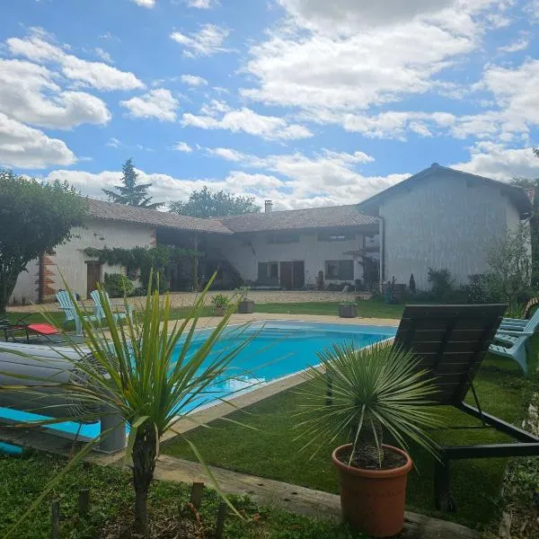 La ferme de Cruz chez Lisa, hotel di Cruzilles-lès-Mépillat
