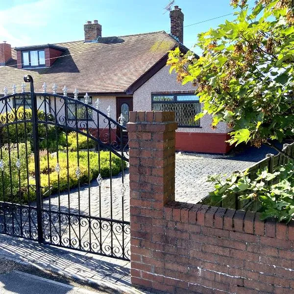 Quiet secluded two bedroom bungalow with parking, hotel a Cleveleys