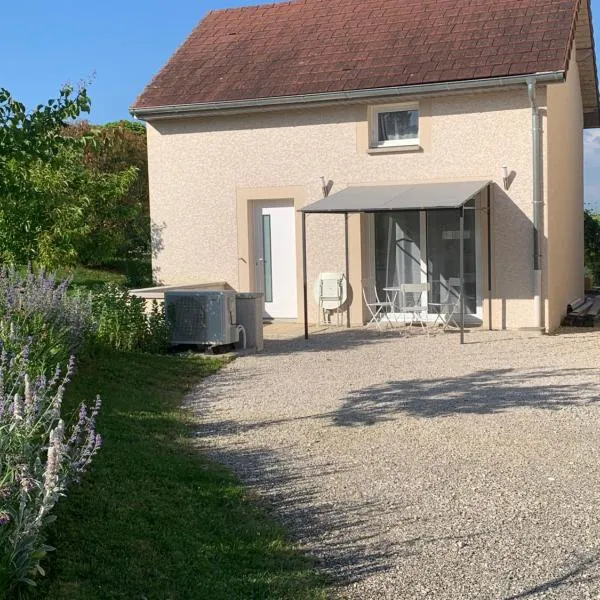 Votre Inndependance dans le Jura – hotel w mieście Dampierre