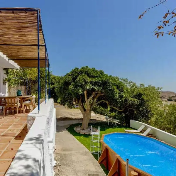 Cortijo de la Fuente con vistas impresionantes, piscina privada y playas a 20 minutos – hotel w mieście Bédar