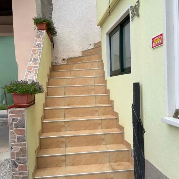 Apartma SAAAN, hotel sa Šempas