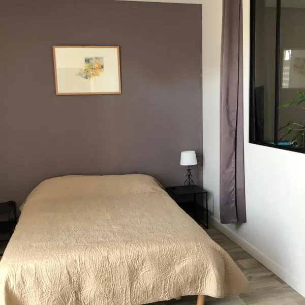 Le Logis du GAST Chambre Taupe, מלון בLe Gast