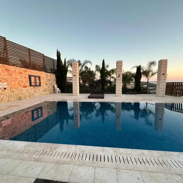 carmel cabins suite 6, hotel u gradu Yājur