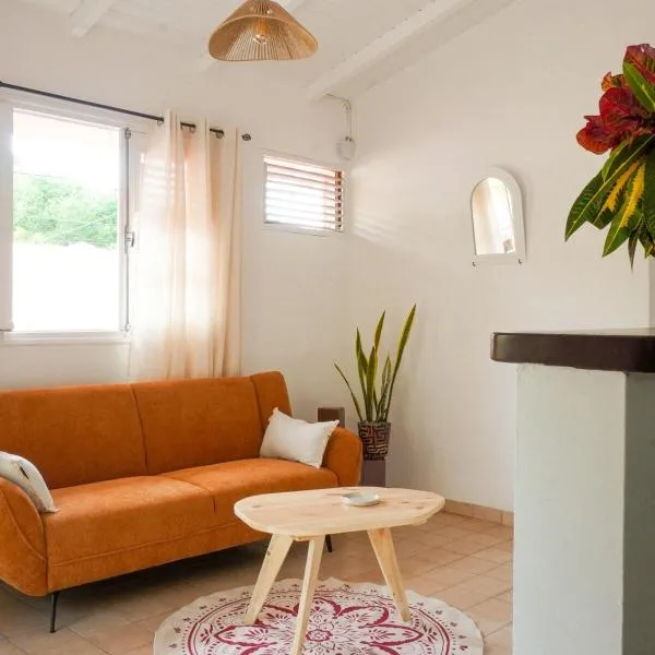 Maisonette Hibiscus Peace and Quiet in Terre-de-Bas, מלון בTerre-de-Bas