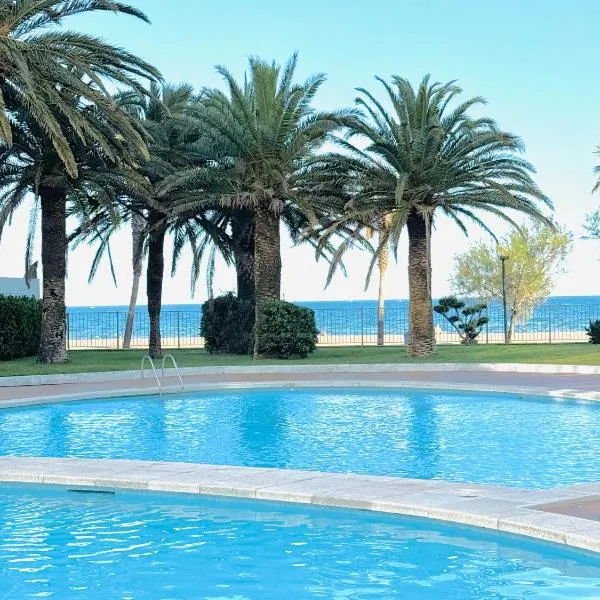 Apartament a Primera Línia amb Vistes al Mar i Muntanya, Hotel in Roses