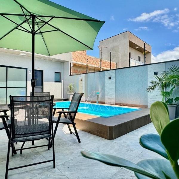 Piscina privativa, churrasqueira e ar-condicionado