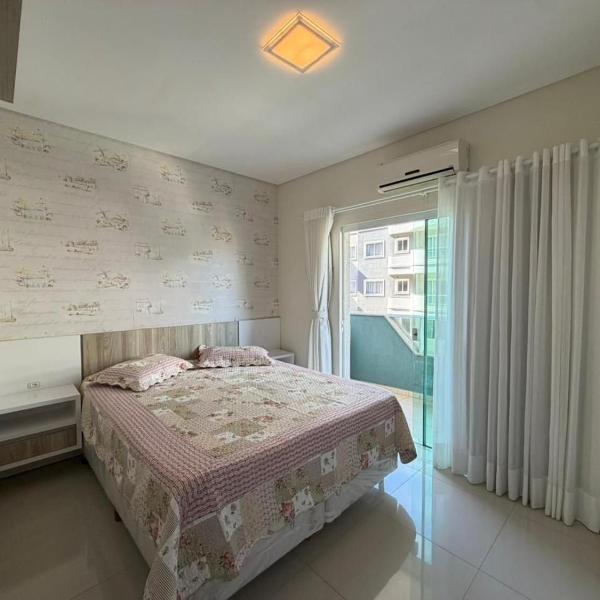 A15 - APARTAMENTO 2 DORMITÓRIOS NO CENTRO DE BOMBINHAS ALUGUEL DE TEMPORADA - Foto 2