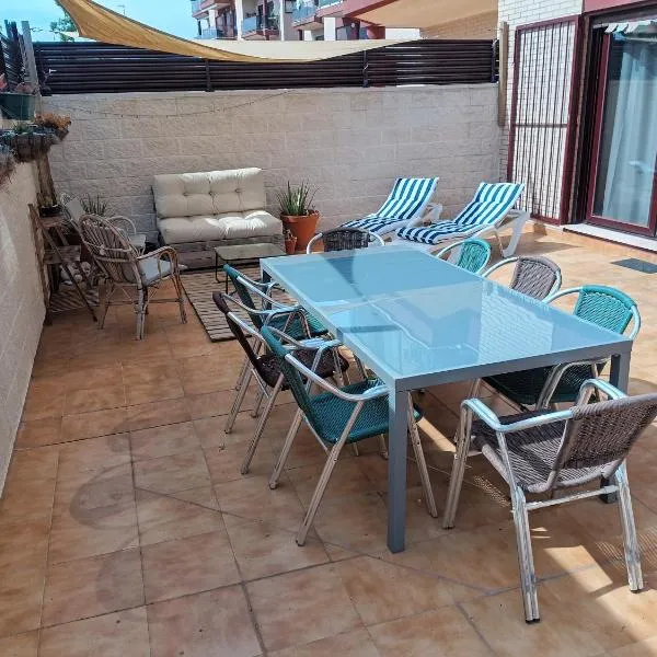 Apartment with terrace，比納羅斯的飯店