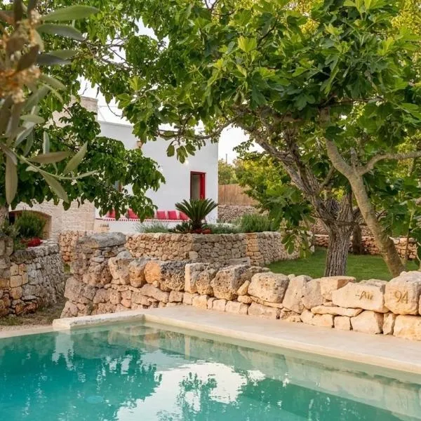 Trulli D'Amore - Itria Valley Exclusive Estate with charming pool, Hotel in Santa Lucia