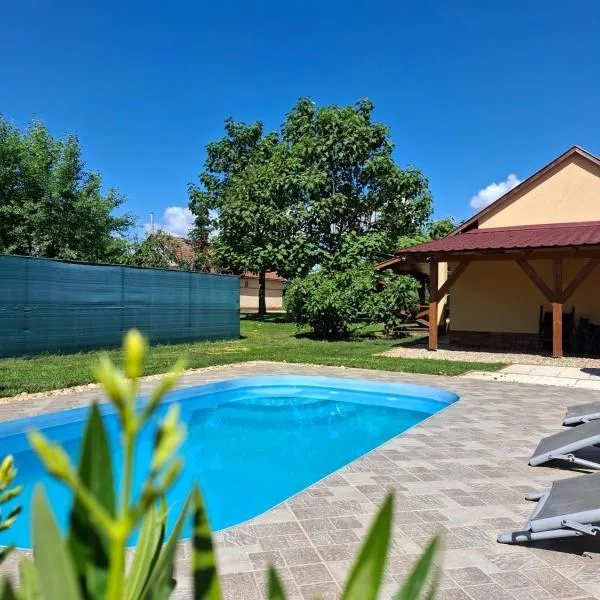 Potyka Apartman, מלון בטיספורד