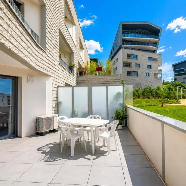 A la belle quatrième étoile- Terrasse Garage borne de recharge en électricité Climatisation murale par console et unité extérieure, lit-parapluie pour bébé possible、アヌシーのホテル