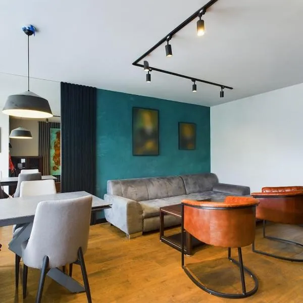 City Chic Apartment - Comfortable apartment #3 rooms #2 bathrooms #free parking #self check-in, hotel vo Varšave