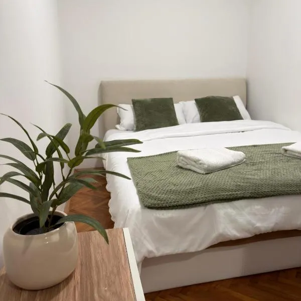 Apartman Goldenstay, מלון בקראלג'בו