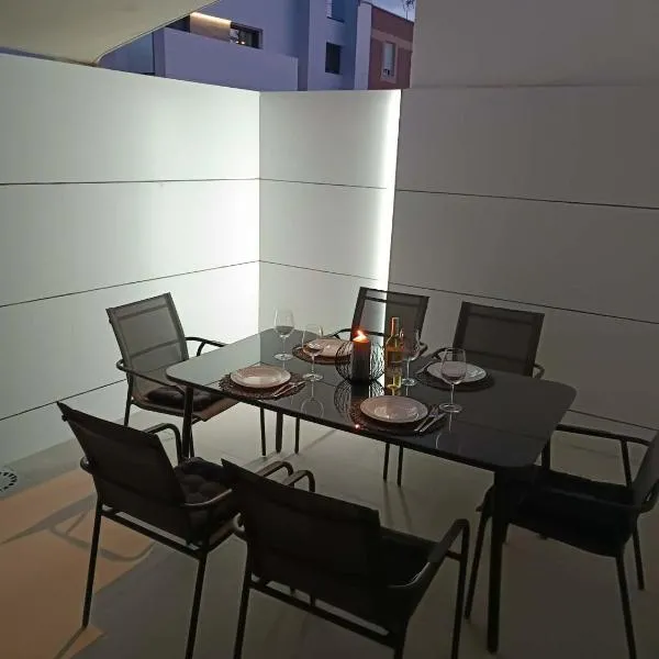 La Romanilla Garden terrace, hotel in Roquetas de Mar