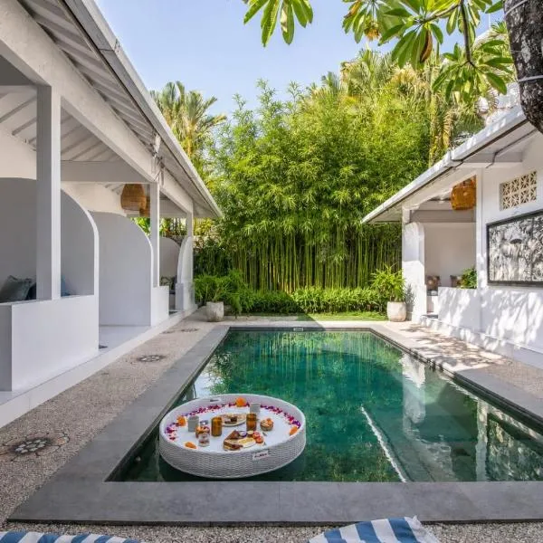 The Hepburn Seminyak ADULTS ONLY Chic Boutique Room with Pool 900m Walk to Beach, מלון בסמיניאק