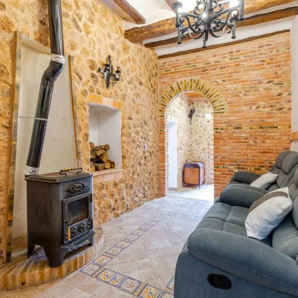 Casa del Siglo XVIII al Pie del Castillo Medieval, hotel sa Bañeres de Mariola