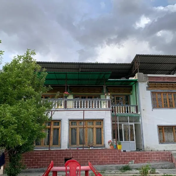 Larikha stay chumpa, hotel in Leh
