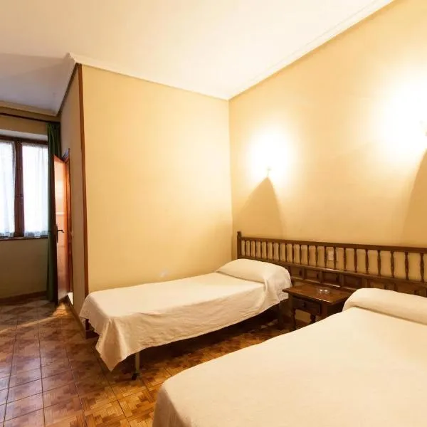 Pension Iberia, hotel v destinaci Llanes