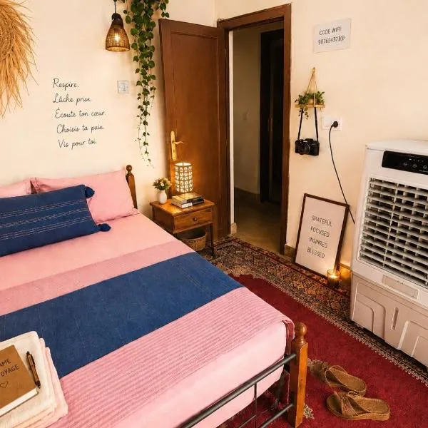 Studio in City Center Living at Heart of It All, 200 m away from CTM, hotel di Er Rachidia