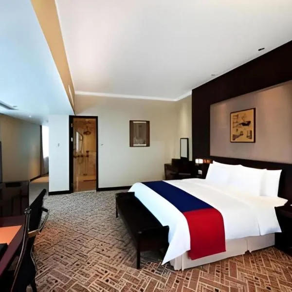 Crowne Plaza Shanghai Pudong Airport - photo 2