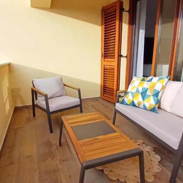 Comfortable vacation rental within walking distance of the sea, хотел в Фунтана