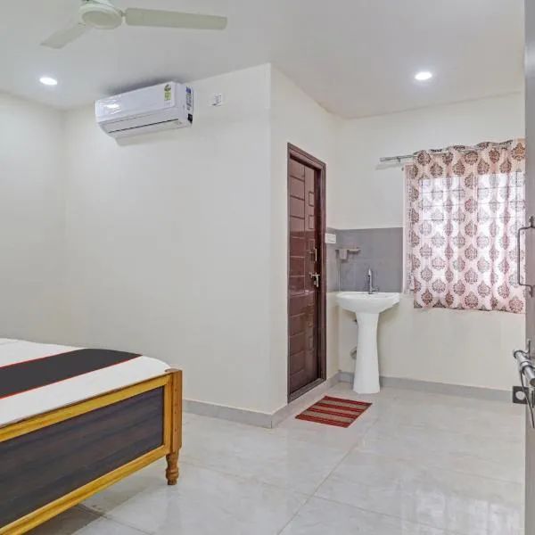 Collection O SV Grand Patancheru: Patancheru şehrinde bir otel