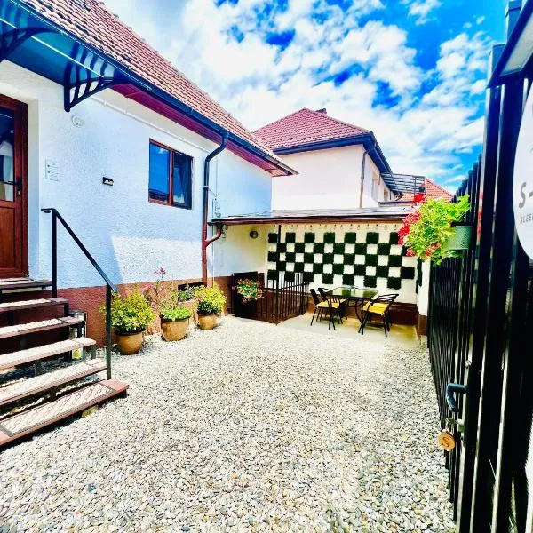 Apartament S-HOUSE Avrig - Curte privata, Confort, Liniște și Parcare Gratuită, hotel em Avrig