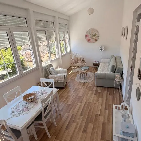 Ivana Apartment , Lake & River View in Town Center, hotel in Rijeka Crnojevića
