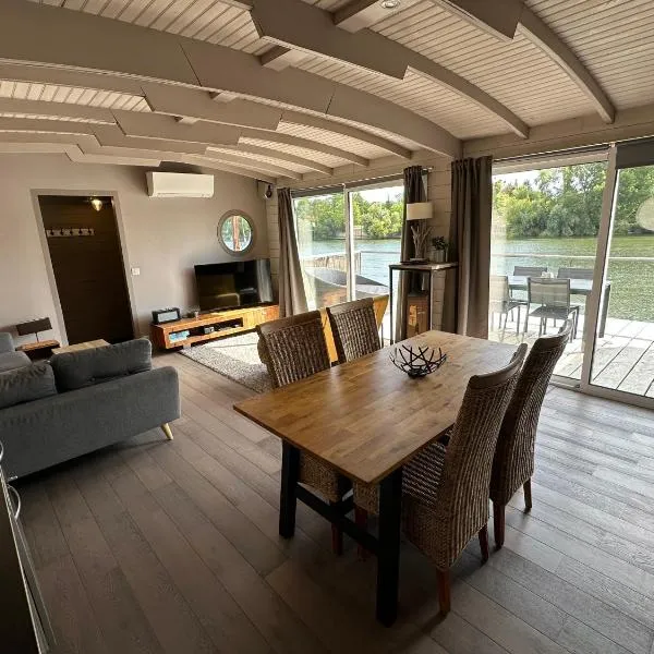 Maison bord de Seine à 20 min de Paris, hotelli kohteessa Villennes-sur-Seine