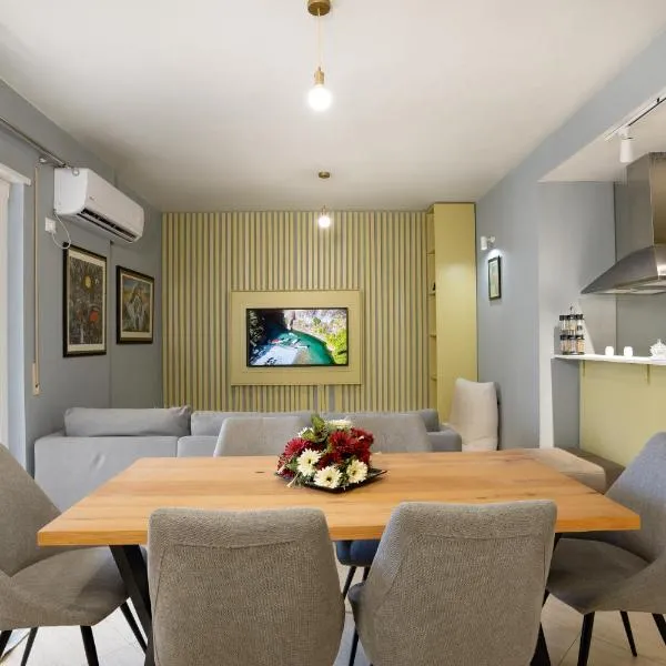 Joni's Condo at Mali i Robit, hotel u gradu 'Golem'