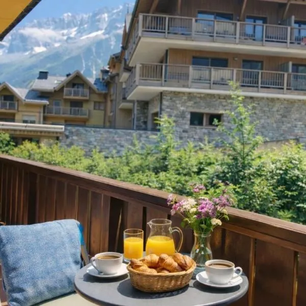 Balcony overlooking the Mont-Blanc chainparking, hotell i Les Houches