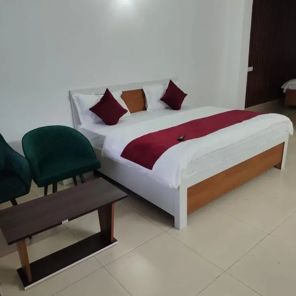 Vybent hotel kainchi dham, hotel em Bhowāli