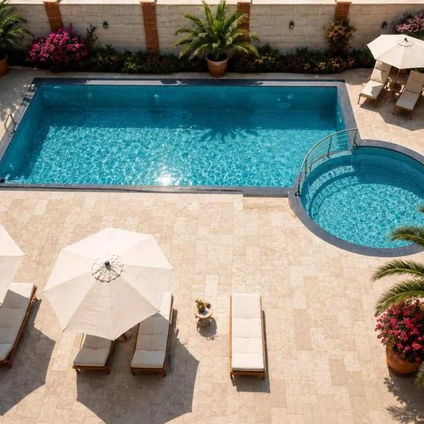 Pool & HostLab Hotel Kobuleti, 4 min to Sea, hotel di Kobuleti