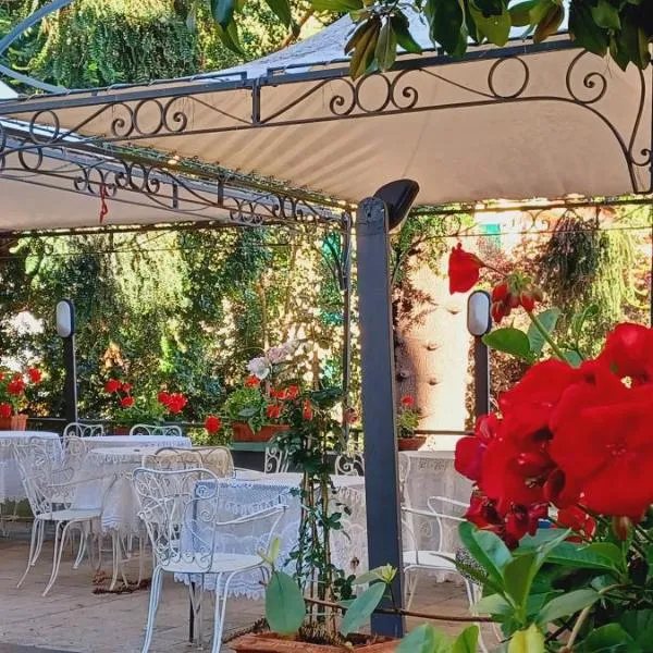 Hotel Pensione Moderna، فندق في بوناسولا