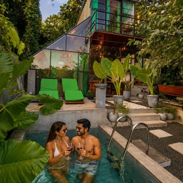 The WE2 Private Pool Nature Cabana Near Induruwa Beach, מלון בבנטוטה