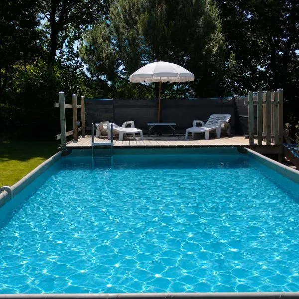 gite "La Renaudaie" - piscine, hotel in Juvigny-le-Tertre