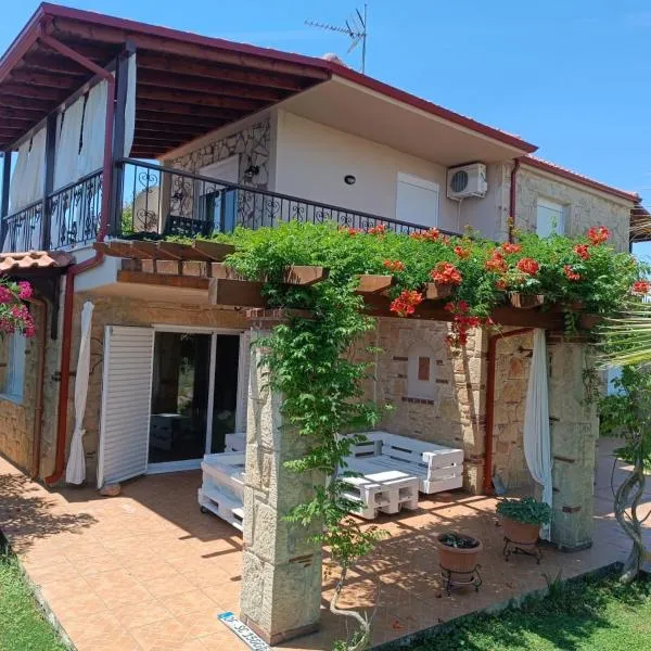 Naturstein-Mediterranhaus mit Gartenblick, hotel in Flogita
