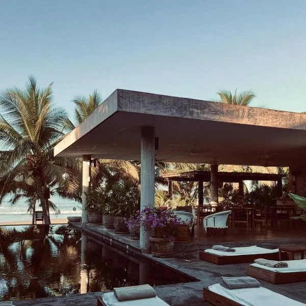 Lo Sereno Casa de Playa: Troncones'te bir otel