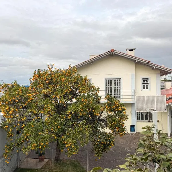 Morada Pé de Laranja, hotel in Lages