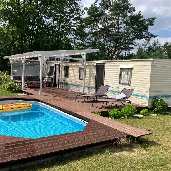 Domek na Kaszubach z basenem, hotelli kohteessa Parchowo