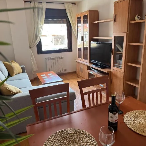 Apartamento nuevo con garaje, hotel Toróban