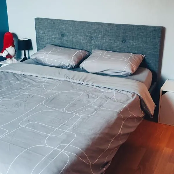 Chambre avec salle d'eau privée، فندق في Noyen-sur-Sarthe