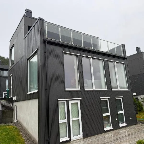 Luksuriøs enebolig, nær Ålesund, hotel in Ytterland