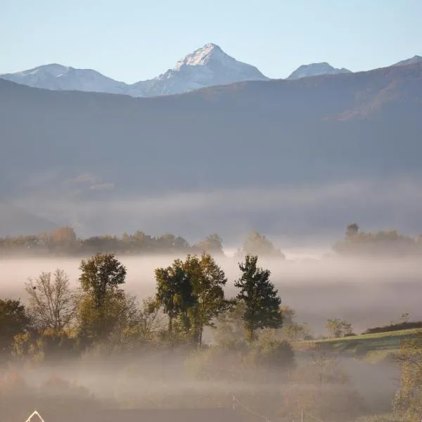 Suite avec Bain îlot & Jardin privé - Vue Pyrénées, hotel en Figarol
