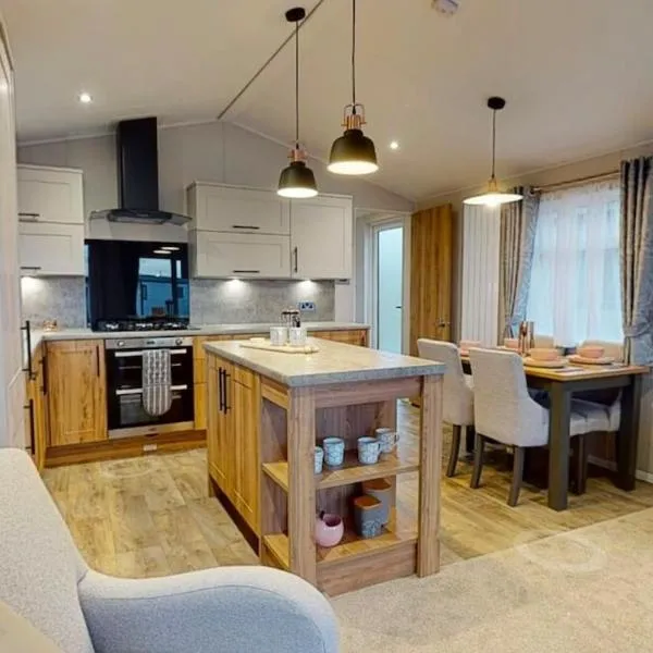 Derwent View Luxury Lake Side Caravan Home, hotel a Port Carlisle